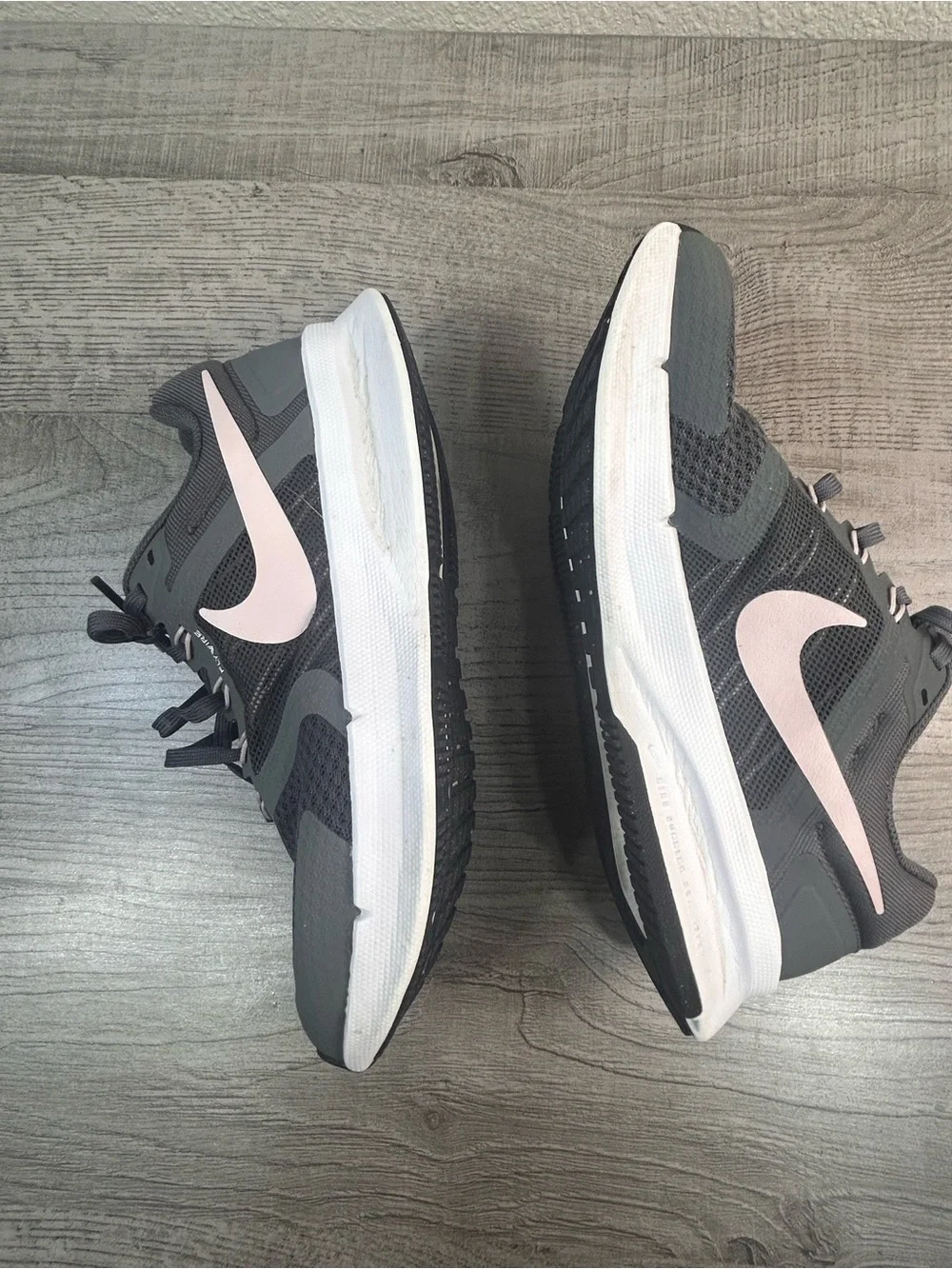 Nike Swift Running Shoes Women’s Gray Pink Flywire Athletic Sneakers Size 8